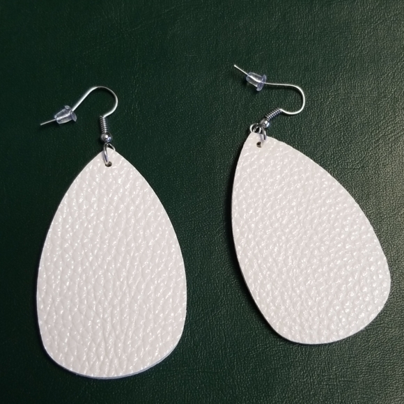 New! 7pair- New Faux leather lightweight earrings - Picture 5 of 8